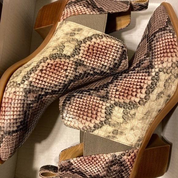 New Dolce Vita Samy booties size 6.5. Snake skin printed leather. - Picture 7 of 7